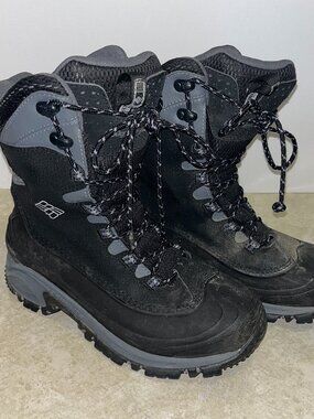 Columbia Womens 7.5 Bugaboot XTM BL1573-010 BOOTS 600 GR MID CALF BLACK